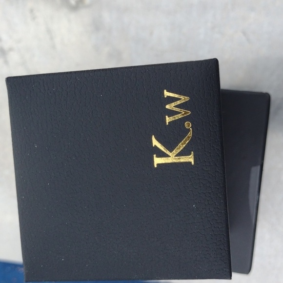 Gold Ring with Pearl and Floral Design - Picture 3 of 3